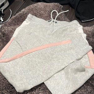 gray sweatpants